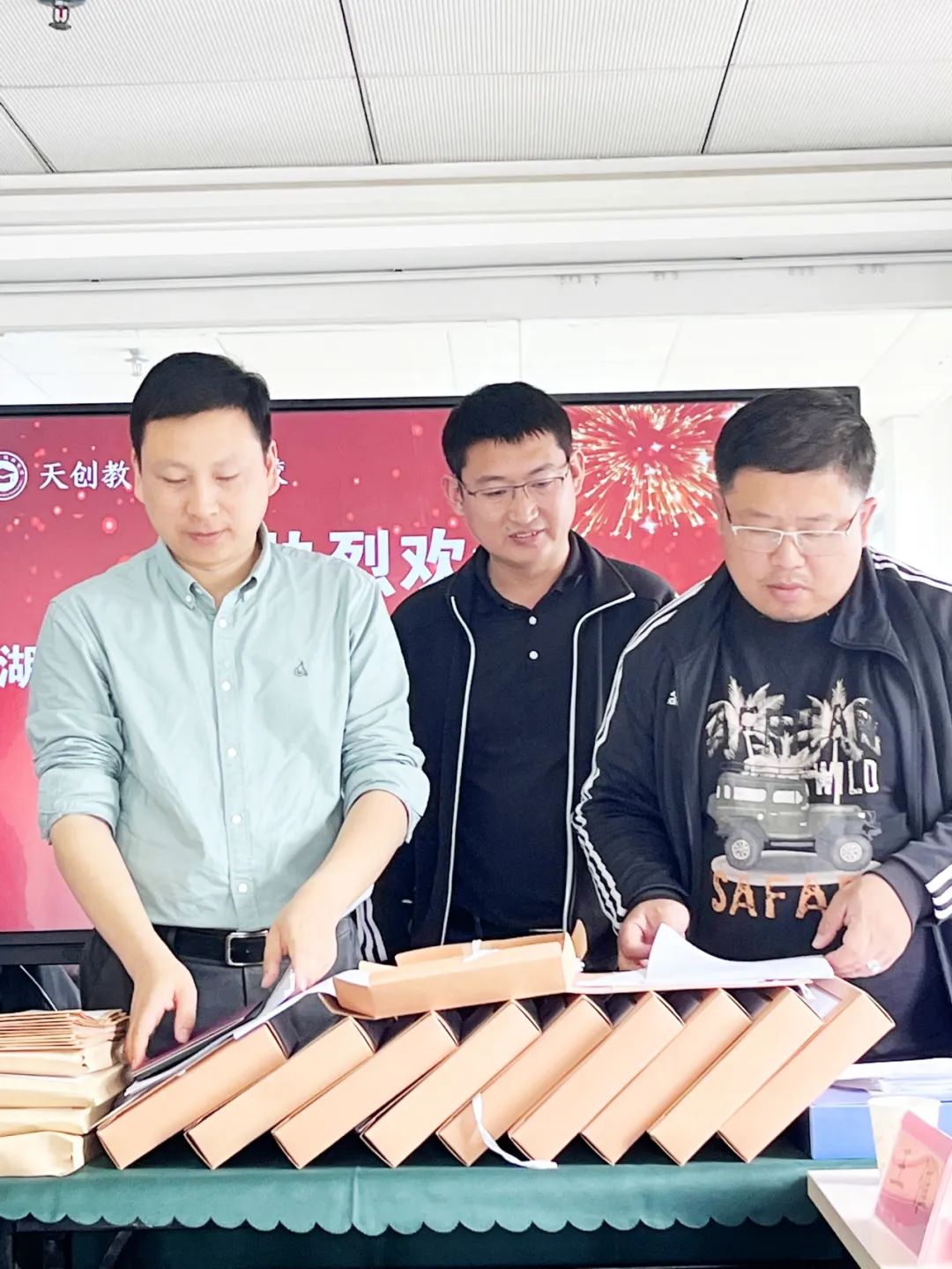 湖(hú)北省教育廳高等學(xué)曆繼續教育專家組莅臨天創教育函授站檢查指導工(gōng)作(zuò)